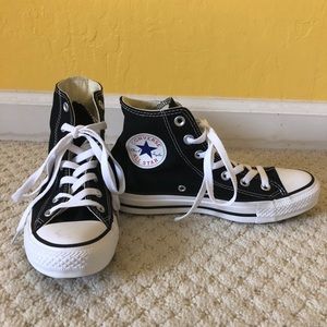 🌟 Converse Black High Tops Size 6.5